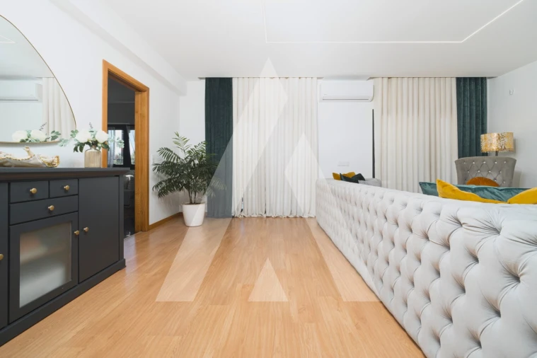 Moradia T5 para Venda em Santo Antonio dos Olivais Foto 12