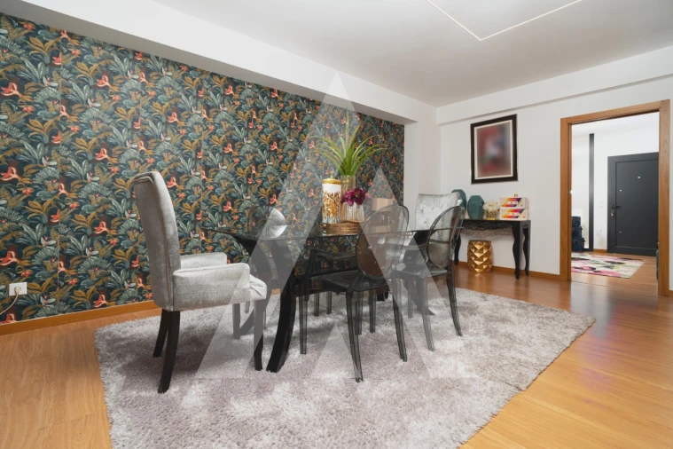 Moradia T5 para Venda em Santo Antonio dos Olivais Foto 16