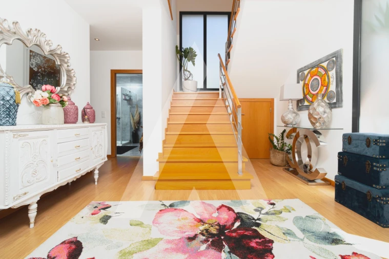 Moradia T5 para Venda em Santo Antonio dos Olivais Foto 4