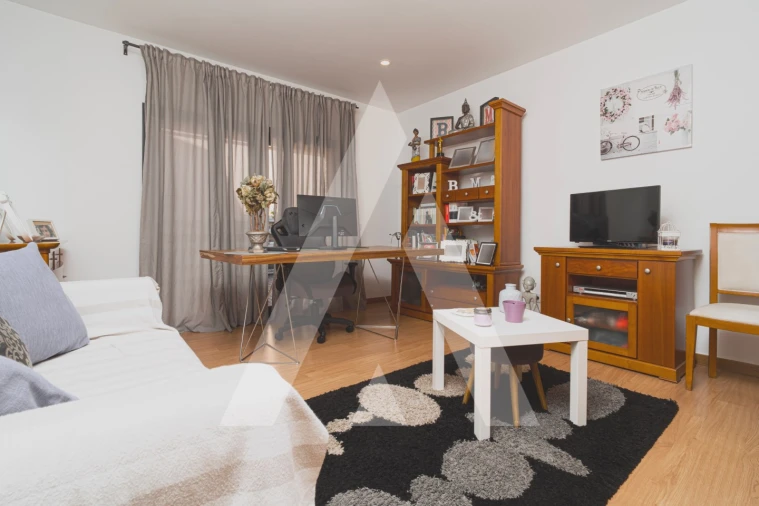 Moradia T5 para Venda em Santo Antonio dos Olivais Foto 30