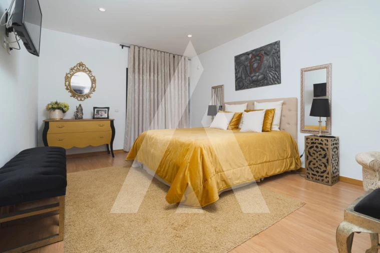 Moradia T5 para Venda em Santo Antonio dos Olivais Foto 46