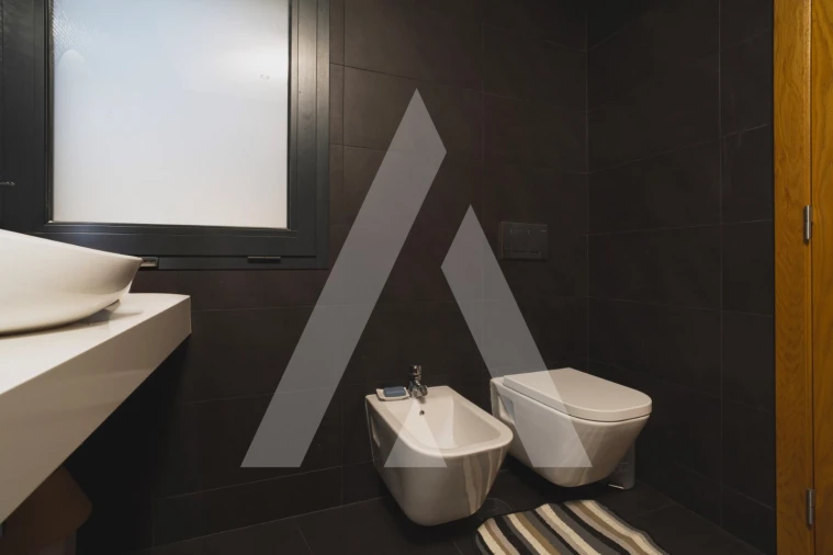 Moradia T5 para Venda em Santo Antonio dos Olivais Foto 53