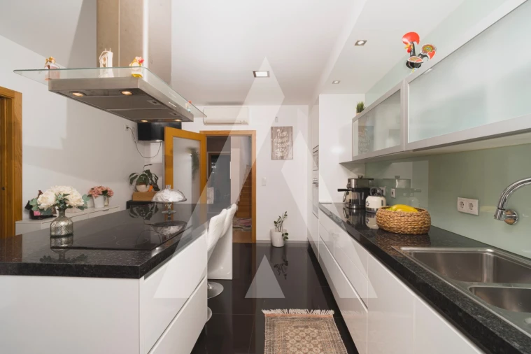 Moradia T5 para Venda em Santo Antonio dos Olivais Foto 19