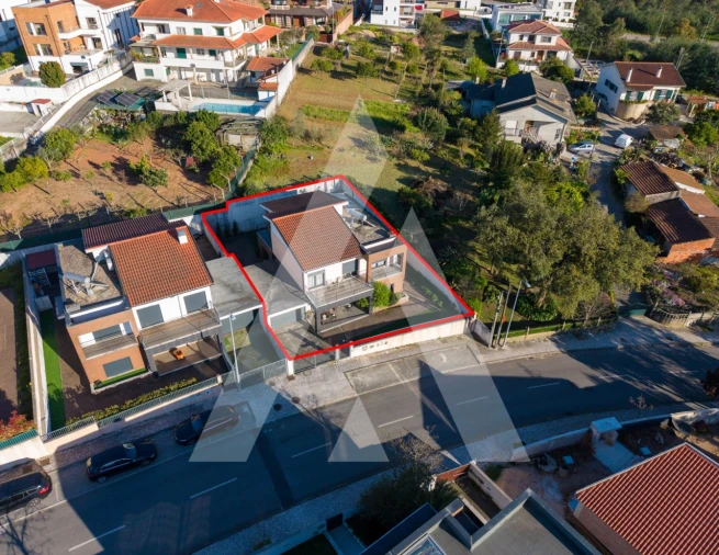 Moradia T5 para Venda em Santo Antonio dos Olivais Foto 5