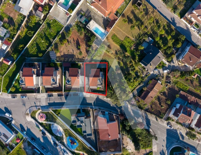 Moradia T5 para Venda em Santo Antonio dos Olivais Foto 61