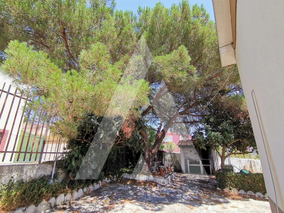 Moradia T4 para Venda em Loures Foto 37