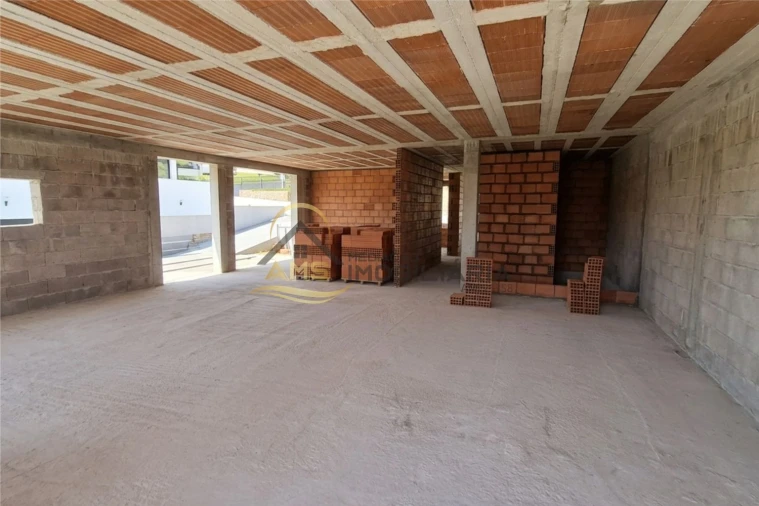 Moradia T3 para Venda em Golães Foto 6