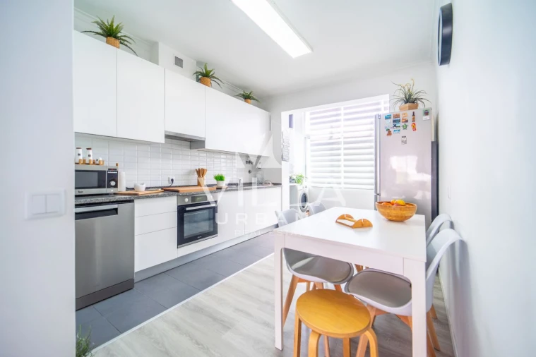 Apartamento T4 para Venda em Corroios Foto 11