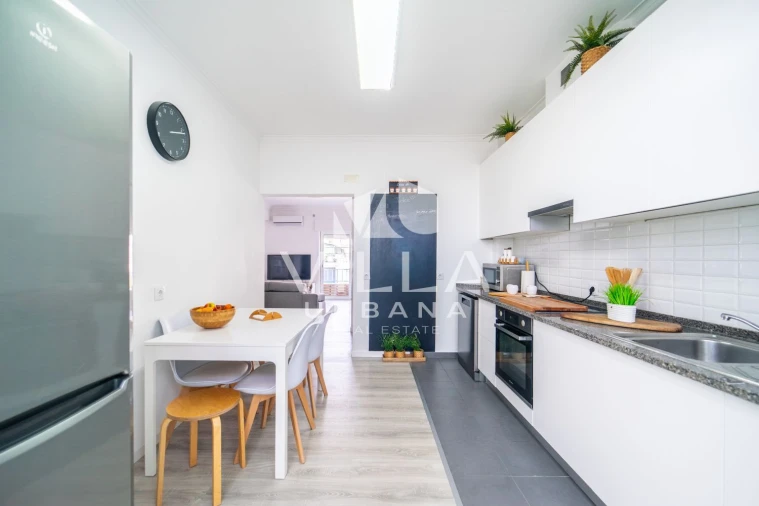 Apartamento T4 para Venda em Corroios Foto 2