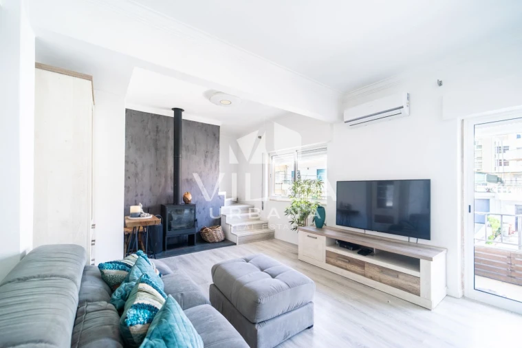 Apartamento T4 para Venda em Corroios Foto 1