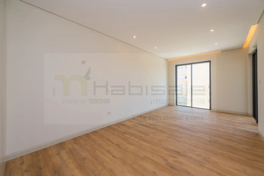Apartamento T2 para Venda em Carcavelos e Parede Foto 19