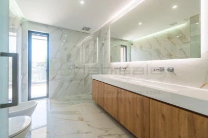 Apartamento T3 para Venda em Carcavelos e Parede
