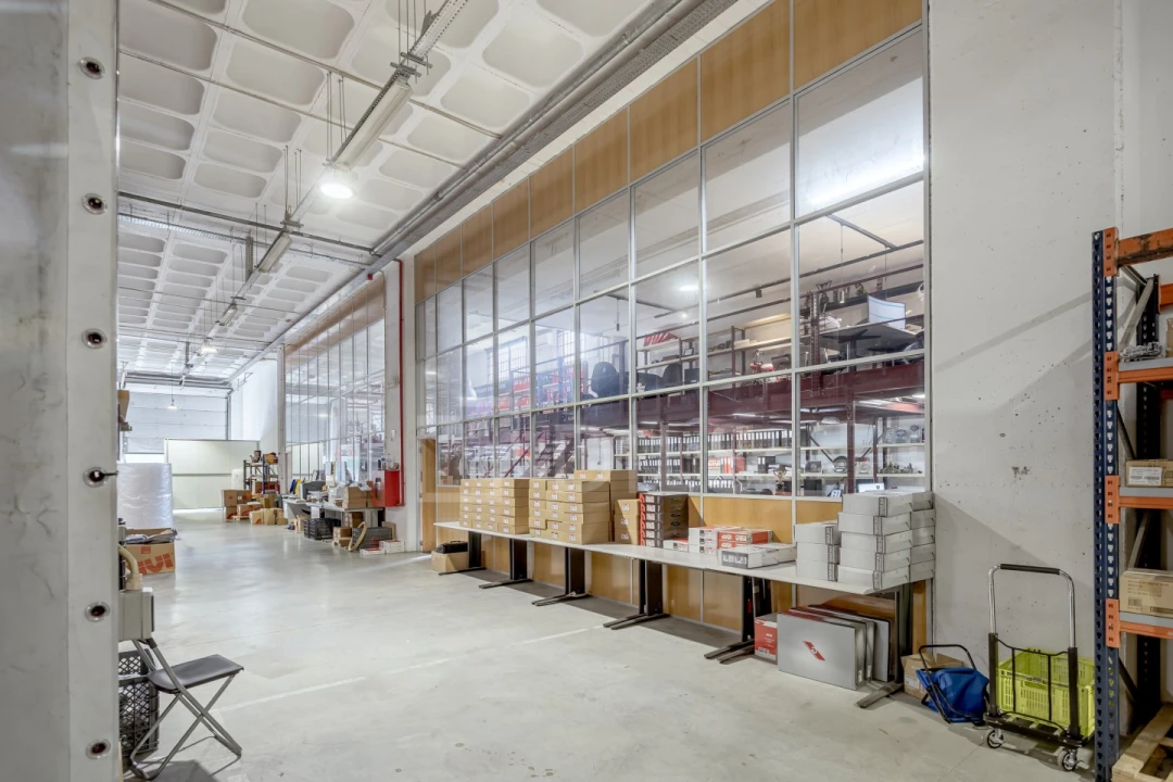 Armazém para Arrendamento em Alfragide Foto 3