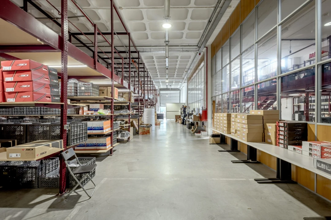 Armazém para Arrendamento em Alfragide Foto 5