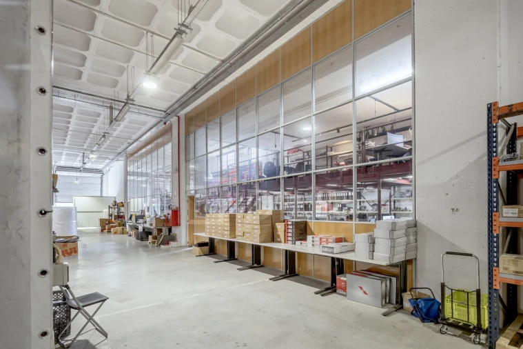 Armazém para Arrendamento em Alfragide Foto 3