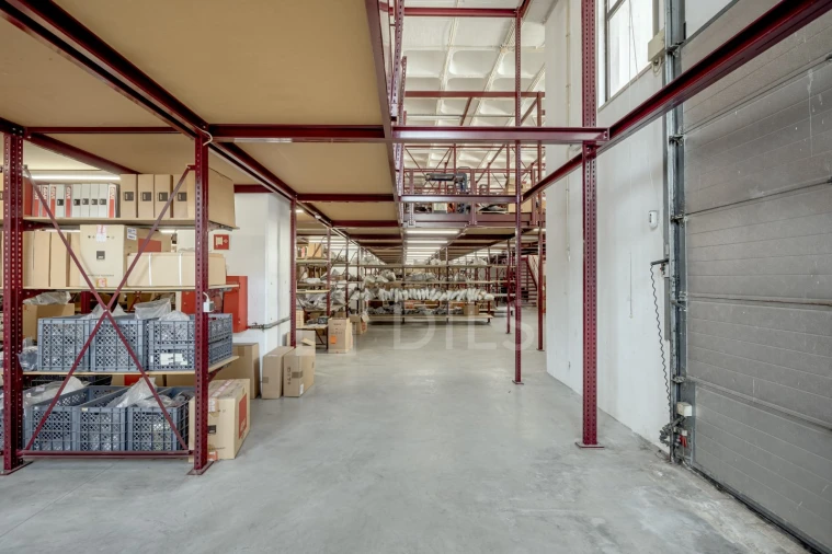 Armazém para Arrendamento em Alfragide Foto 11