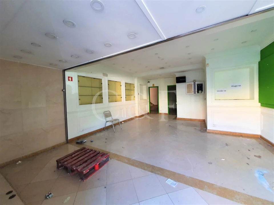 Loja para Arrendamento em Almada, Cova da Piedade, Pragal e Cacilhas Foto 3