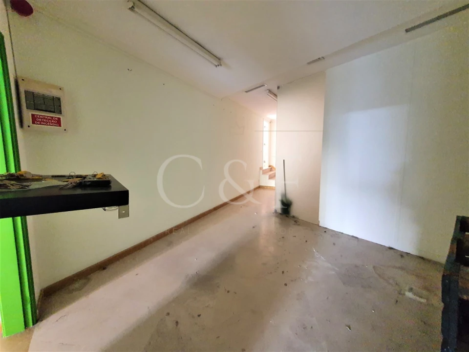 Loja para Arrendamento em Almada, Cova da Piedade, Pragal e Cacilhas Foto 5