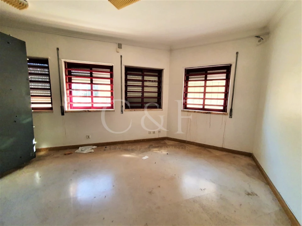 Loja para Arrendamento em Almada, Cova da Piedade, Pragal e Cacilhas Foto 8