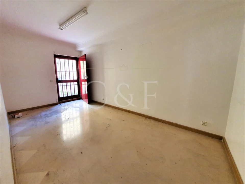 Loja para Arrendamento em Almada, Cova da Piedade, Pragal e Cacilhas Foto 9