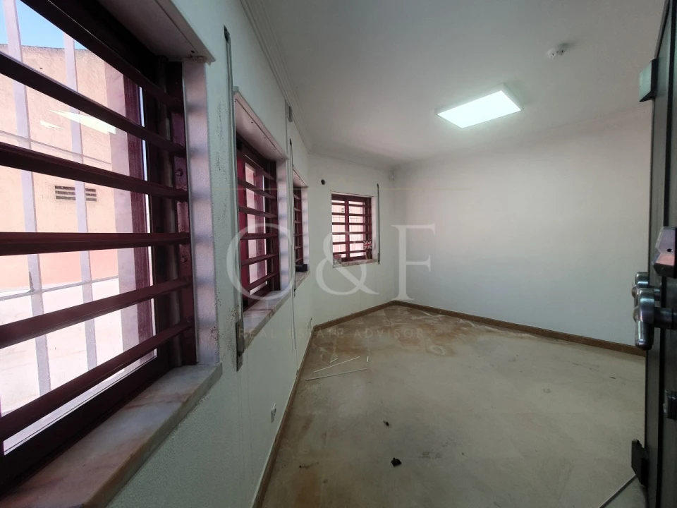 Loja para Arrendamento em Almada, Cova da Piedade, Pragal e Cacilhas Foto 11