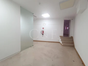 Loja para Arrendamento em Almada, Cova da Piedade, Pragal e Cacilhas