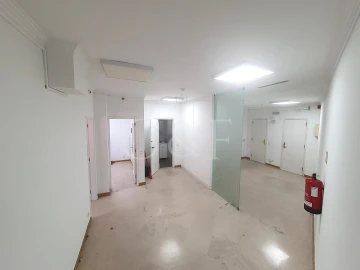 Loja para Arrendamento em Almada, Cova da Piedade, Pragal e Cacilhas