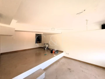 Loja para Arrendamento em Almada, Cova da Piedade, Pragal e Cacilhas
