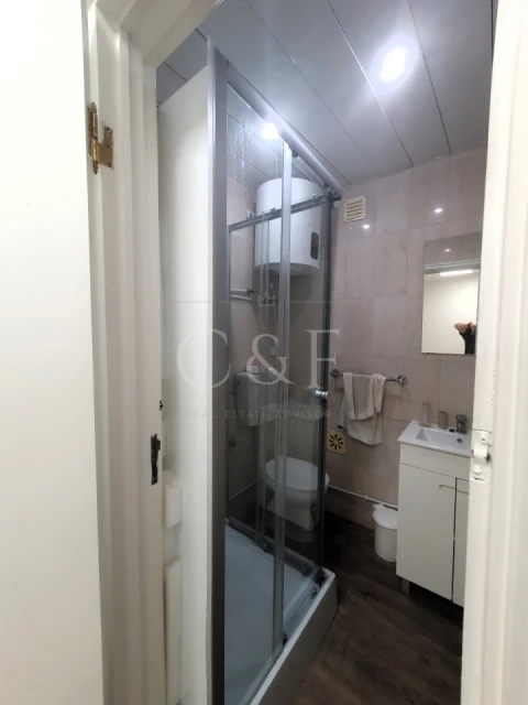 Loja para Arrendamento em Almada, Cova da Piedade, Pragal e Cacilhas