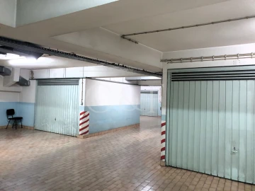 Loja para Arrendamento em Almada, Cova da Piedade, Pragal e Cacilhas