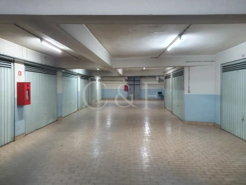 Loja para Arrendamento em Almada, Cova da Piedade, Pragal e Cacilhas