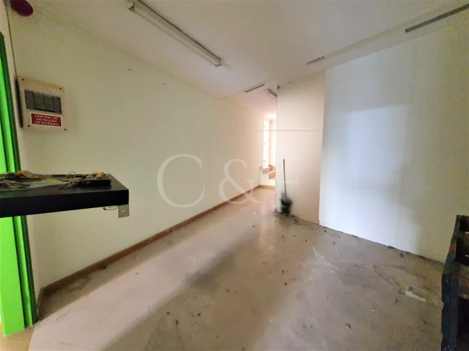 Loja para Arrendamento em Almada, Cova da Piedade, Pragal e Cacilhas Foto 5