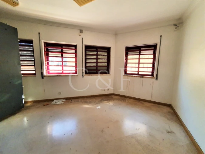 Loja para Arrendamento em Almada, Cova da Piedade, Pragal e Cacilhas Foto 8