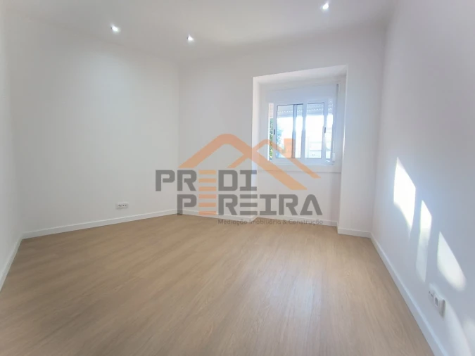 Apartamento T2 para Venda em Odivelas Foto 12