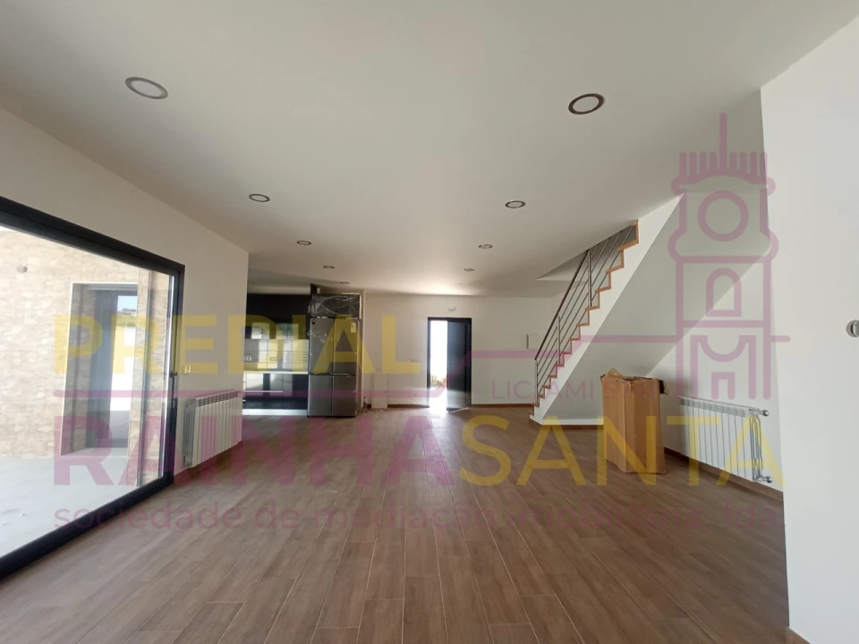 Moradia T3 para Arrendamento em São Pedro de Alva e São Paio de Mondego Foto 6