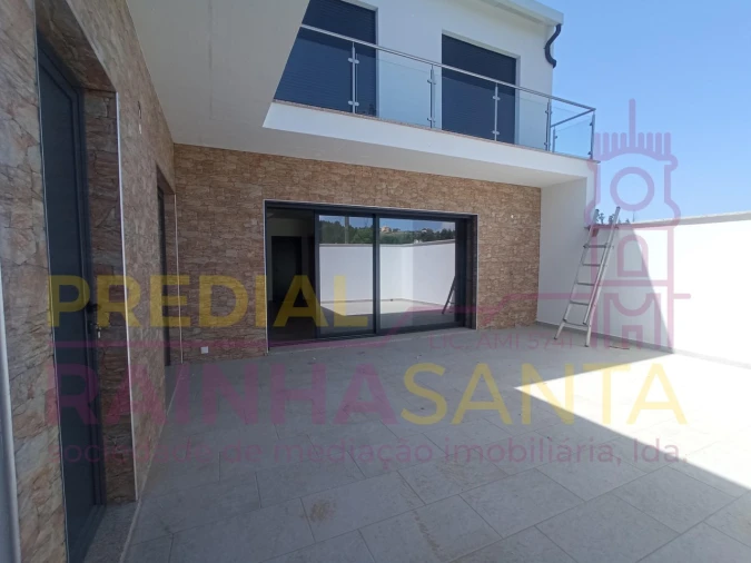 Moradia T3 para Arrendamento em São Pedro de Alva e São Paio de Mondego Foto 1