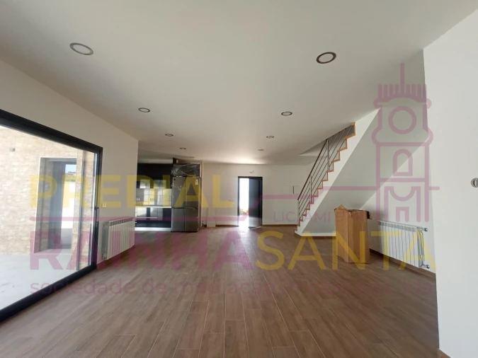 Moradia T3 para Arrendamento em São Pedro de Alva e São Paio de Mondego Foto 6