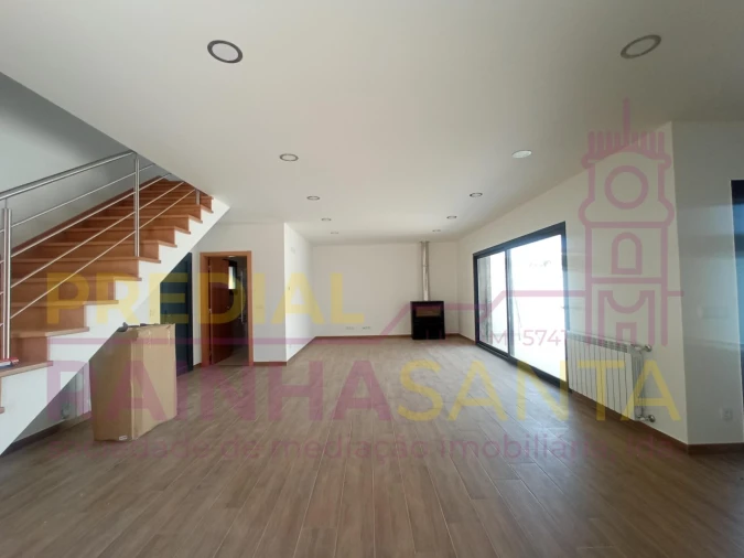 Moradia T3 para Arrendamento em São Pedro de Alva e São Paio de Mondego Foto 9