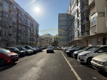 Apartamento T2 para Venda em Oeiras e São Julião da Barra, Paço de Arcos e Caxias