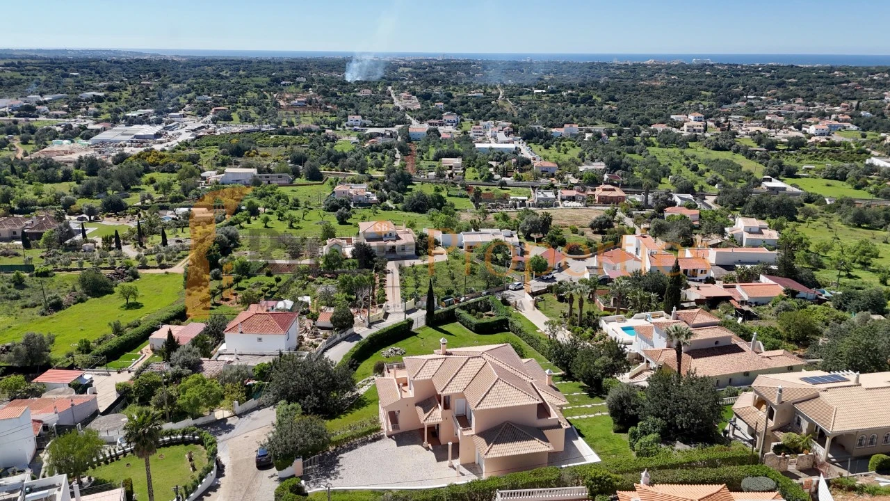 Moradia T5 para Venda em Loule (São Sebastião) Foto 3