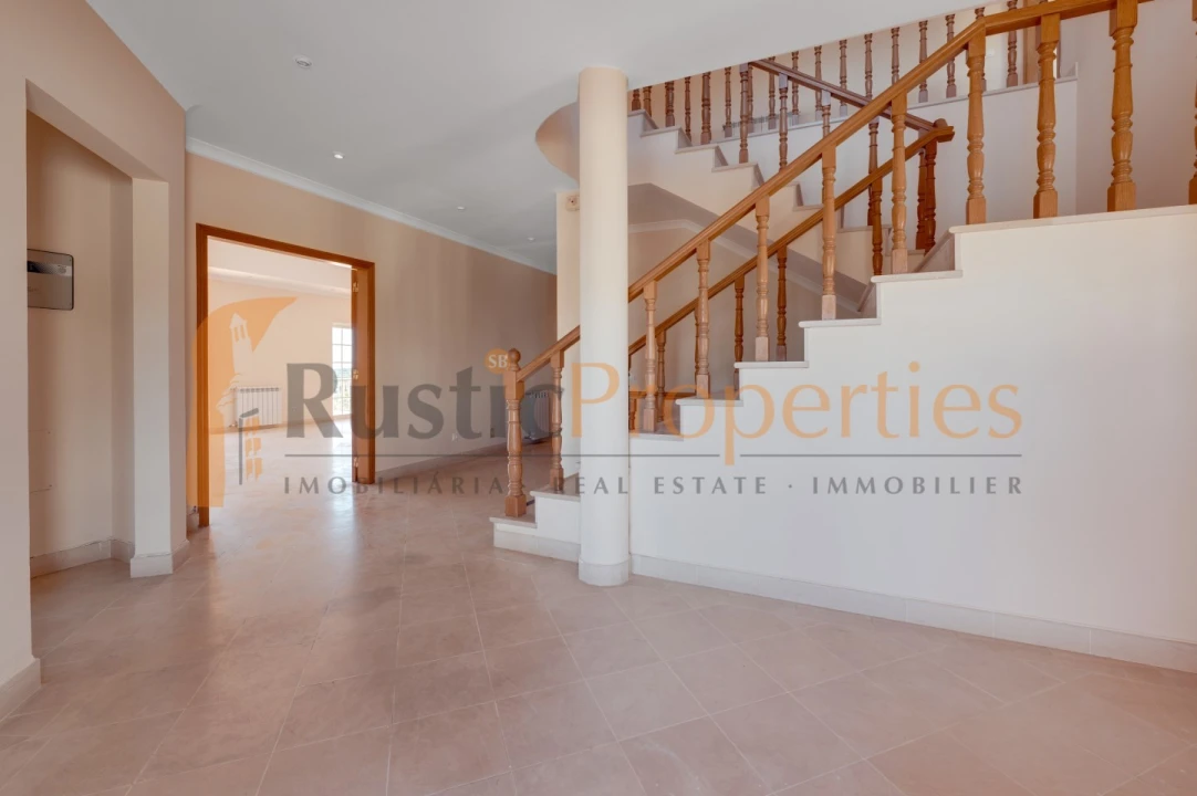 Moradia T5 para Venda em Loule (São Sebastião) Foto 5