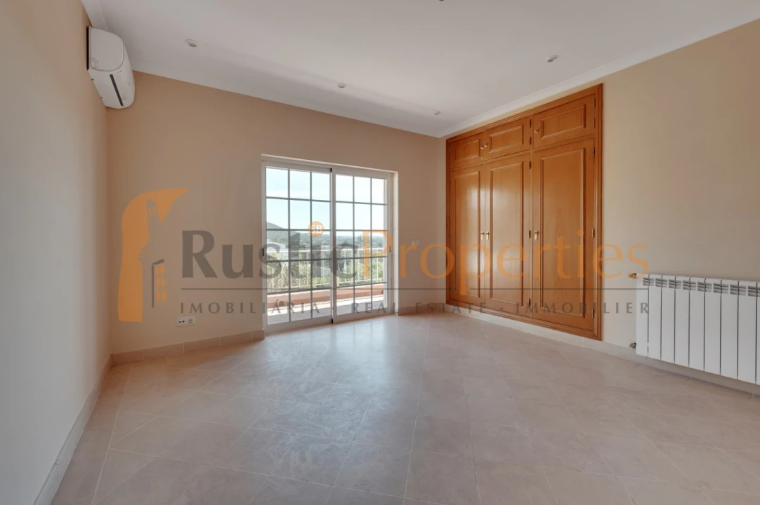 Moradia T5 para Venda em Loule (São Sebastião) Foto 21