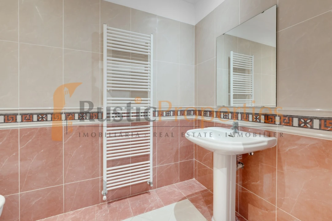 Moradia T5 para Venda em Loule (São Sebastião) Foto 11