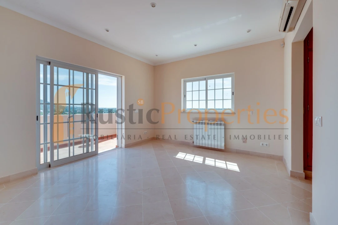 Moradia T5 para Venda em Loule (São Sebastião) Foto 17