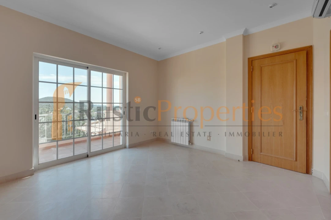 Moradia T5 para Venda em Loule (São Sebastião) Foto 19