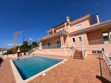 Moradia T5 para Venda em Loule (São Sebastião)
