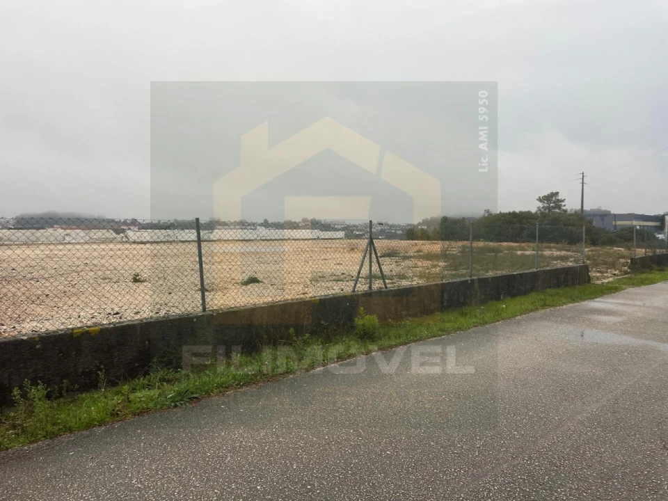 Terreno Comércio / Armazém para Venda em Nossa Senhora das Misericordias Foto 1