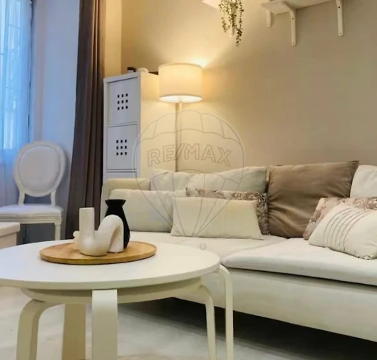 Apartamento T2 para Arrendamento em Santa Maria Maior