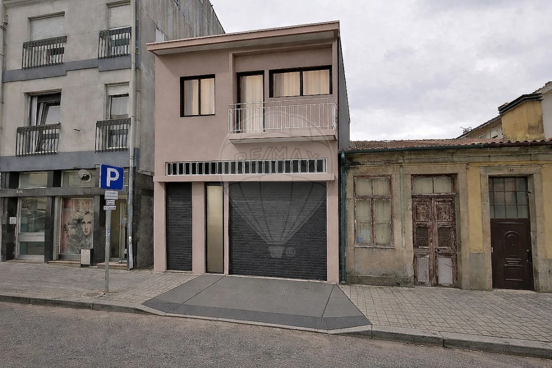 Moradia T4 para Venda em Cedofeita, Santo Ildefonso, Sé, Miragaia, São Nicolau e Vitória Foto 1