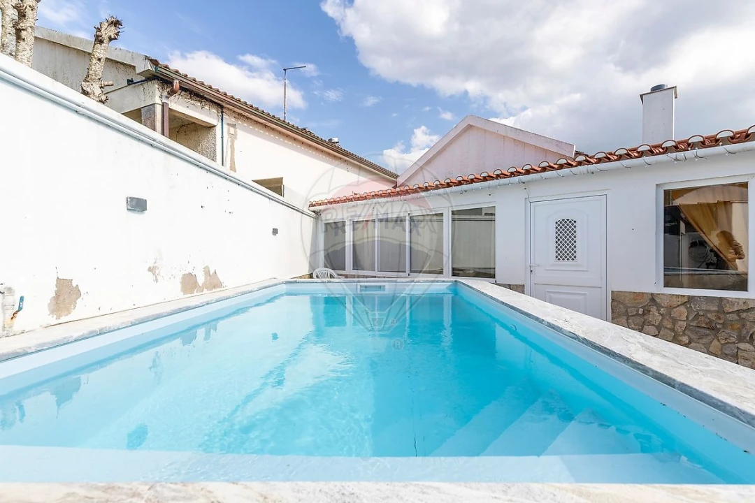 Moradia T4 para Venda em Maxial e Monte Redondo Foto 34